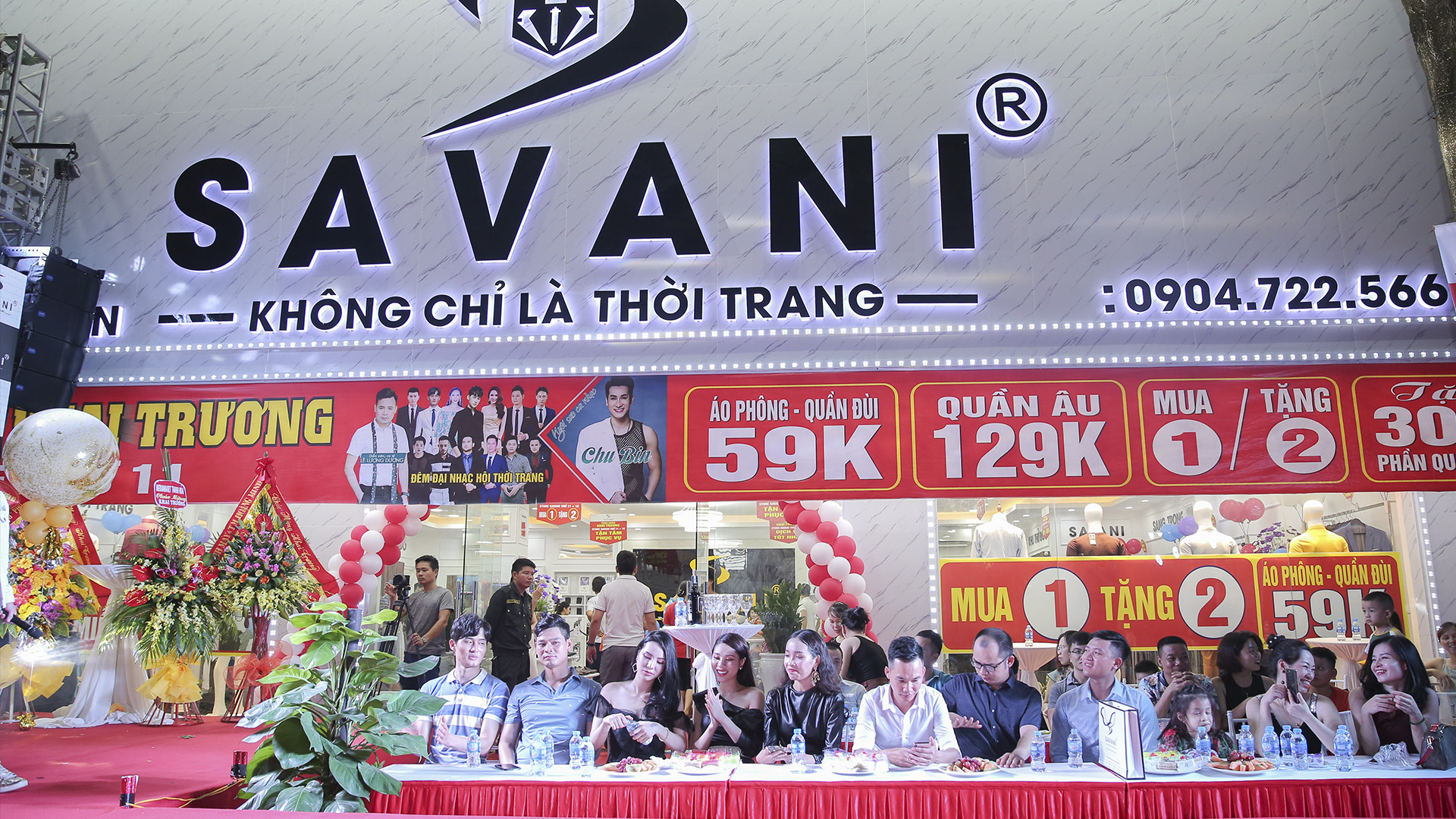 showroom thời trang Savani