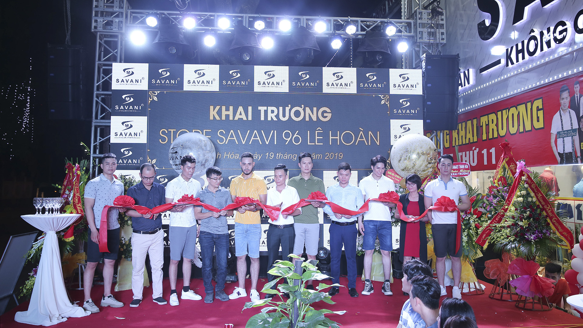 showroom thời trang Savani